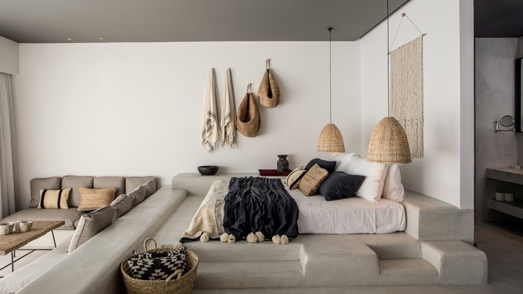 Split Level Suite with Veranda and Sharing Pool